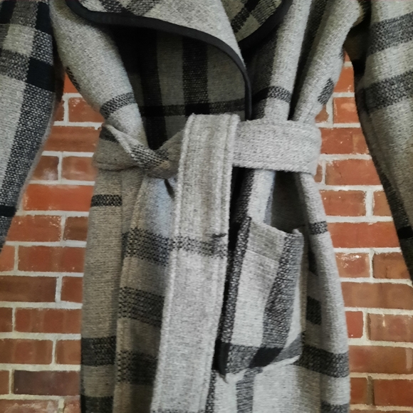 Le Chateau Light Wool Blend Coat - Picture 2 of 6